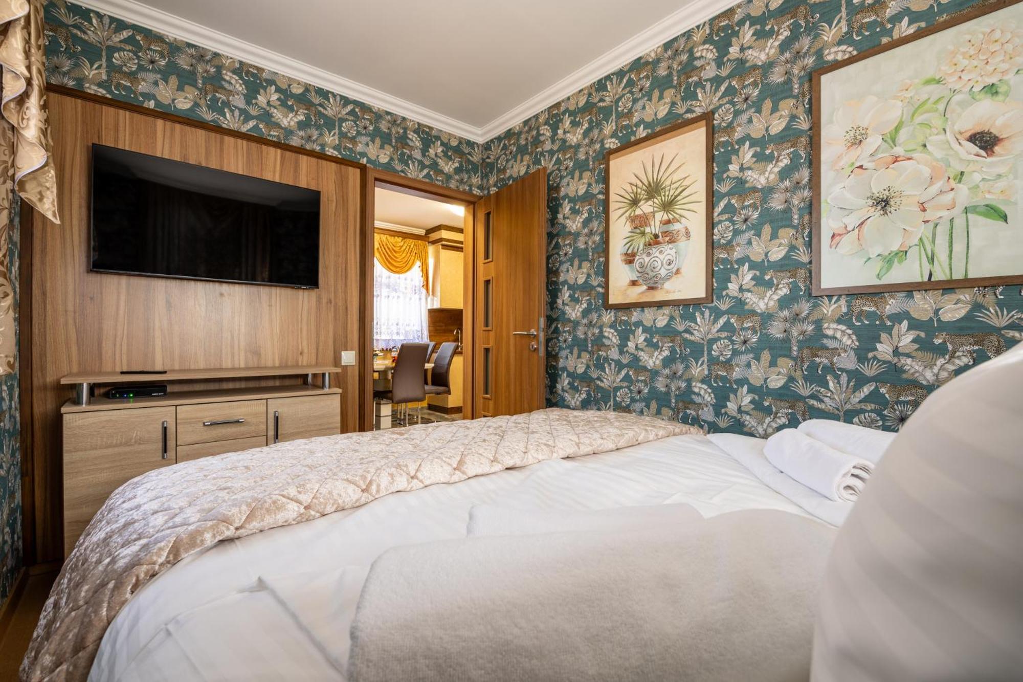 Voeroes Alom Panzio Bed & Breakfast Tiszakecske Exterior photo