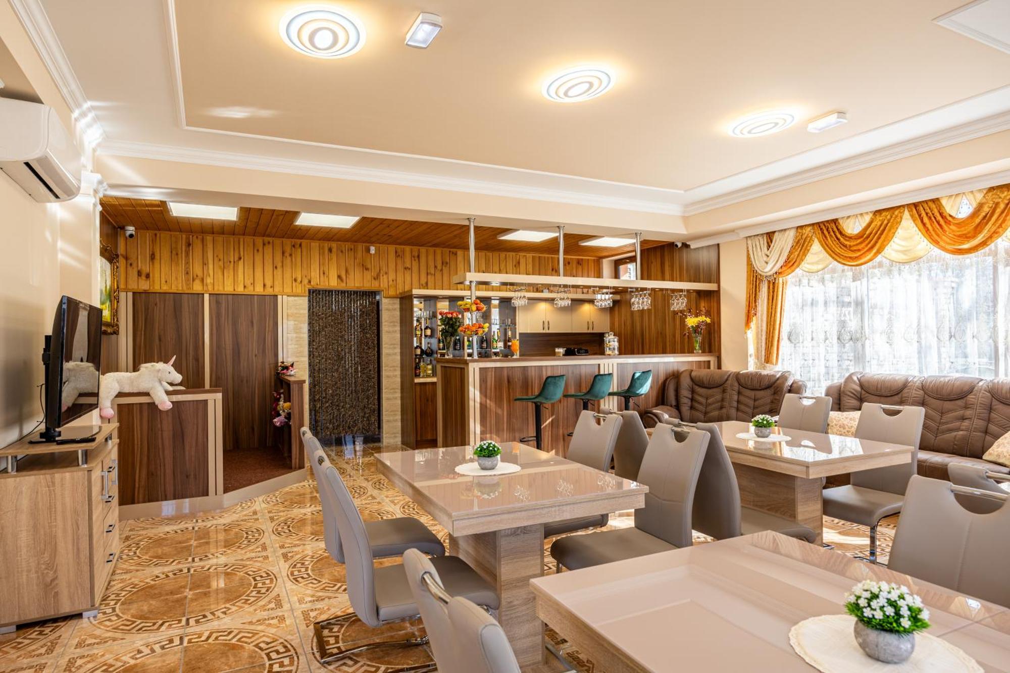Voeroes Alom Panzio Bed & Breakfast Tiszakecske Exterior photo