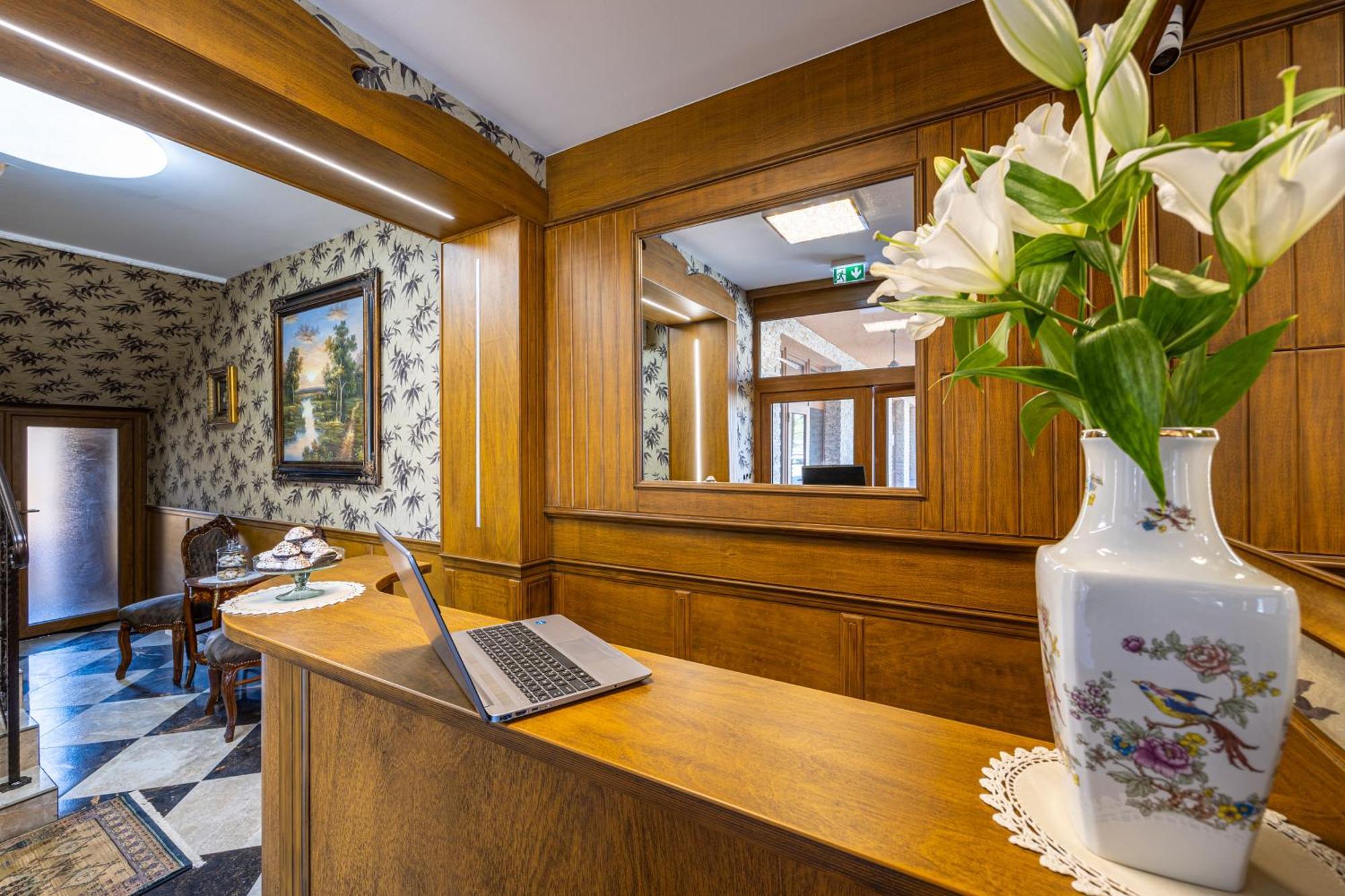 Voeroes Alom Panzio Bed & Breakfast Tiszakecske Exterior photo