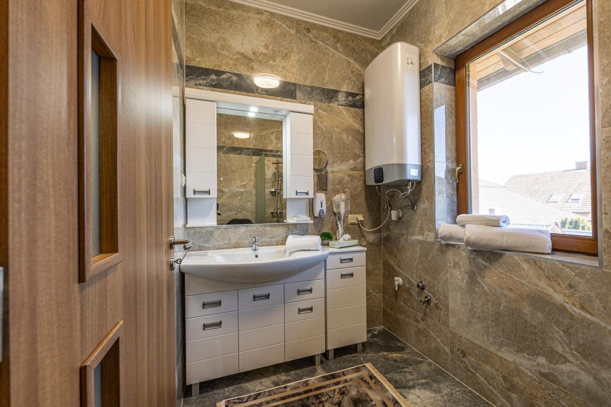 Voeroes Alom Panzio Bed & Breakfast Tiszakecske Exterior photo