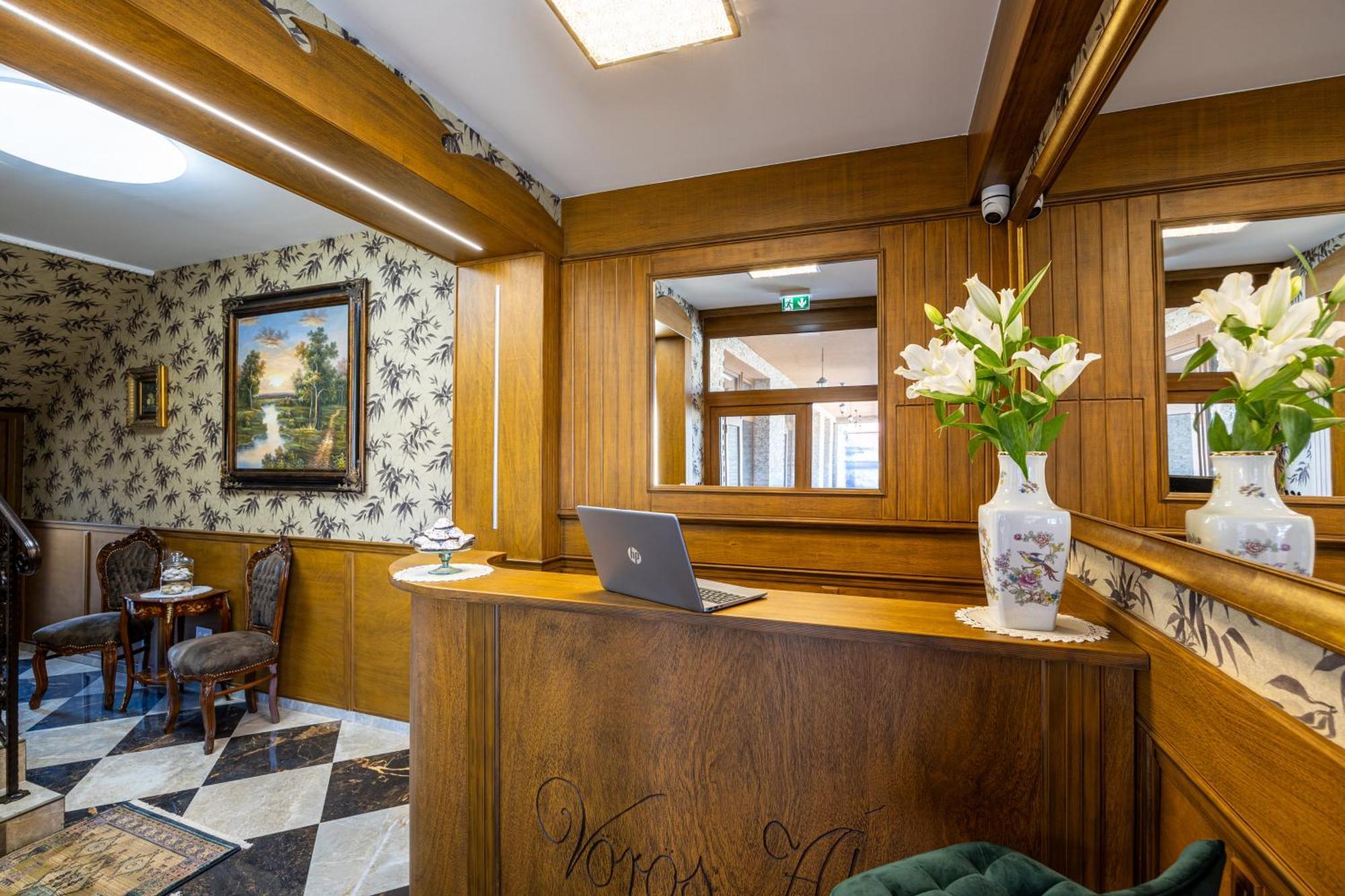 Voeroes Alom Panzio Bed & Breakfast Tiszakecske Exterior photo