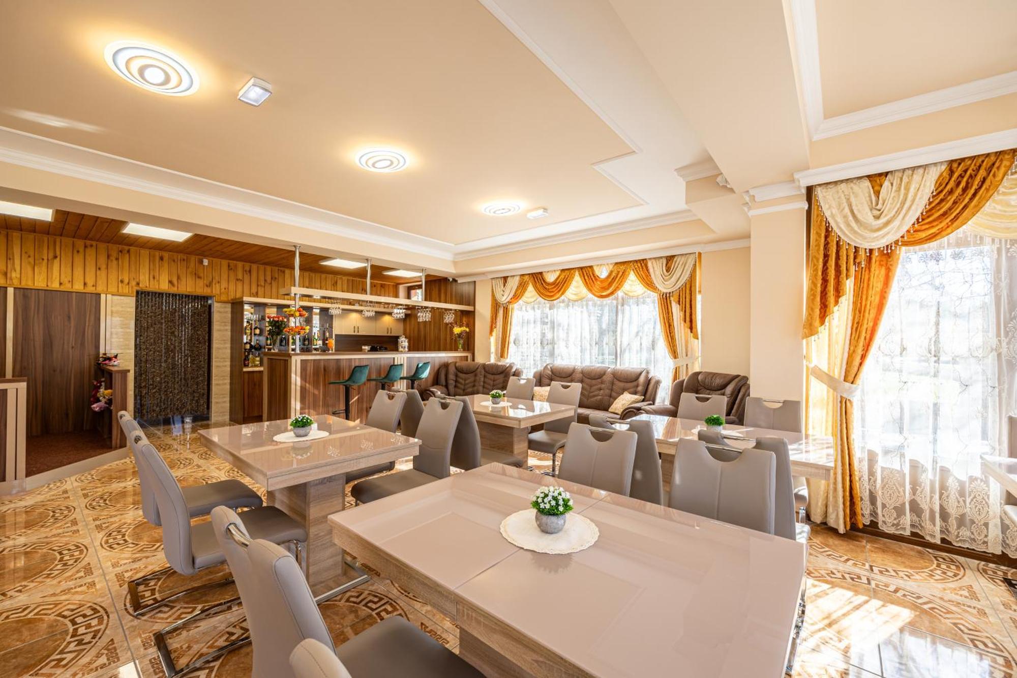 Voeroes Alom Panzio Bed & Breakfast Tiszakecske Exterior photo